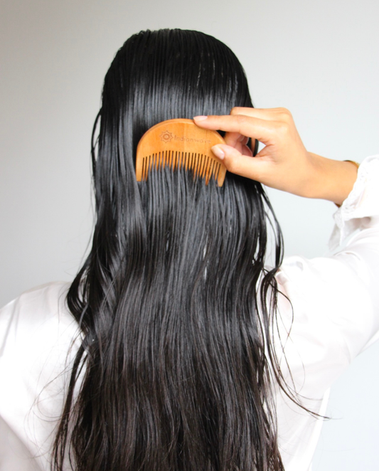 Mini Peigne en Bois de Neem (dents etroites)